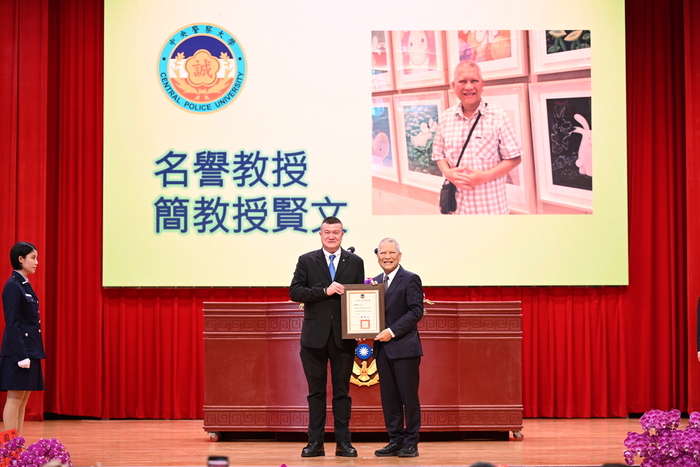 名譽教授-簡賢文教授