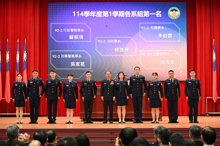 114學年度第1學期各系所第1名合影