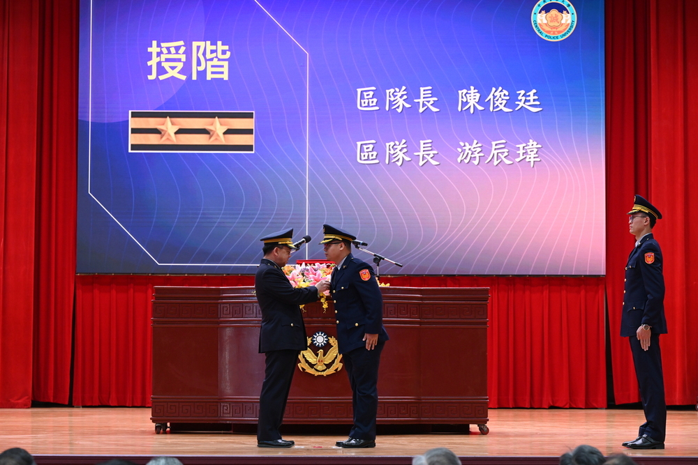 校長與晉陞人員合影