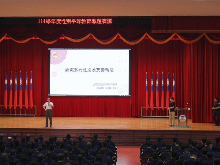 學務長開場並介紹本次講座