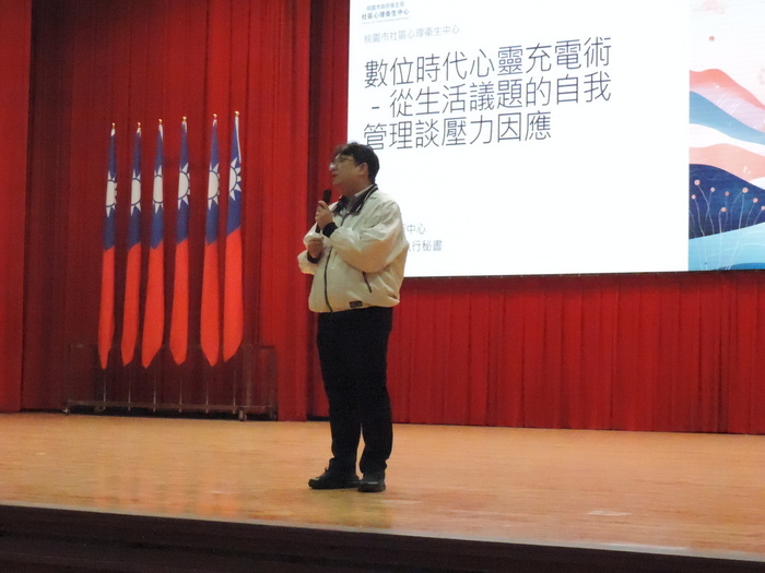 劉瑞楨心理師引言並介紹講座