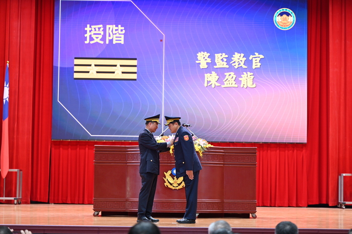 校長為晉陞人員授階