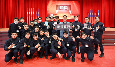 謝文憲總經理與學生近距離互動