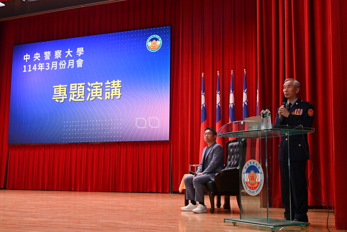 副校長介紹專題演講主講人